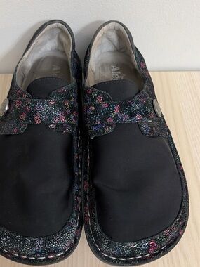 Alegria Black Floral Accent Slip-On shoes size 42